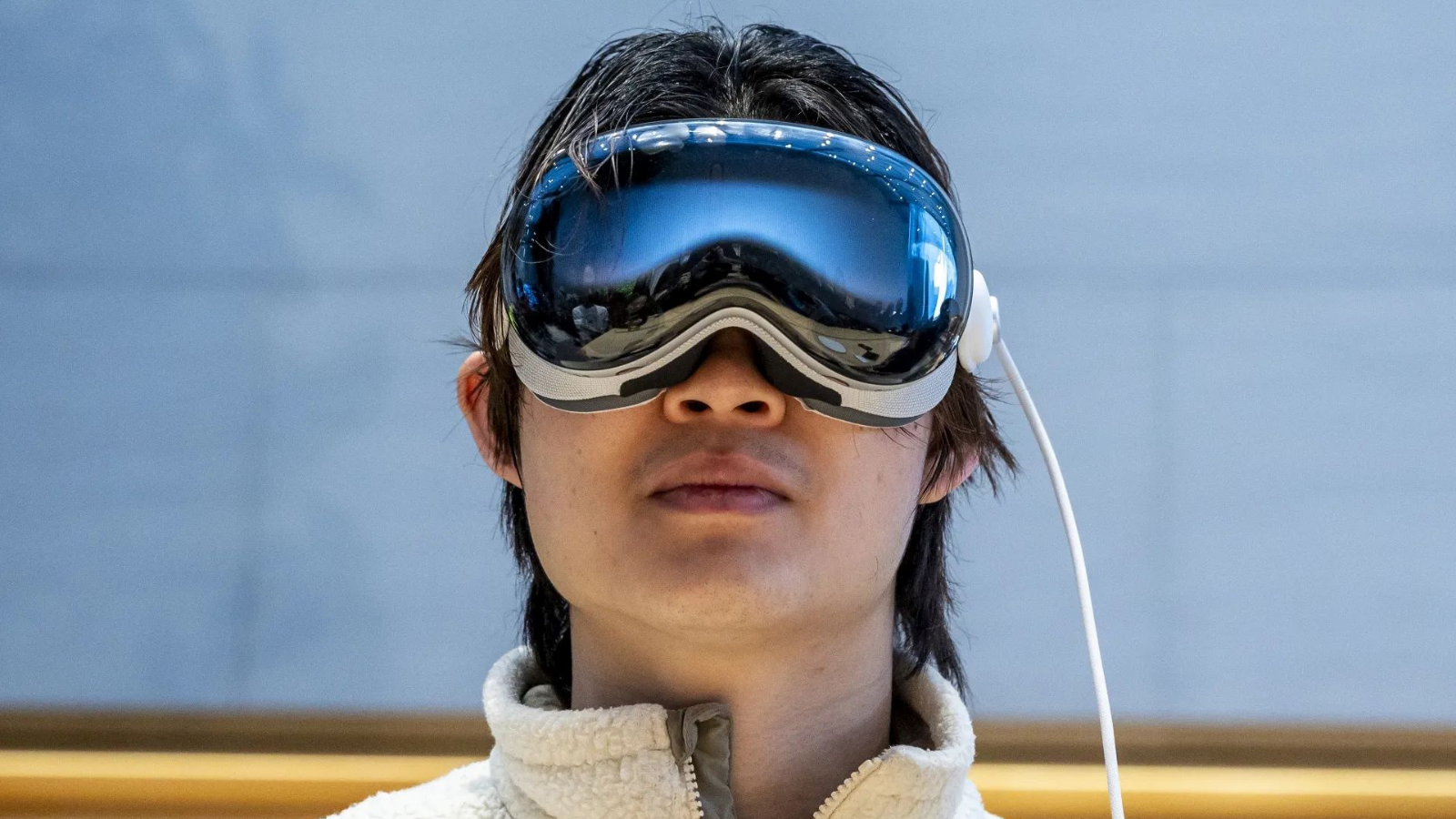 لتقليل الوزن.. أبل تستخدم تقنية حربية في نظارتها