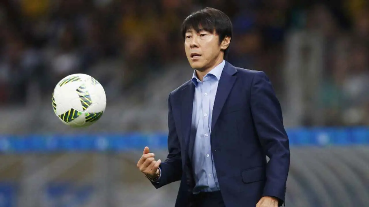 يهم المنتخب السعودي.. إندونيسيا تستغني عن مدربها