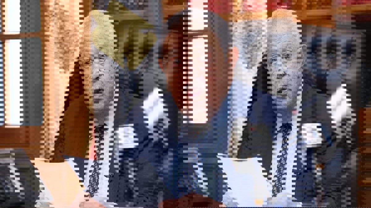 ‪ مصر.. وفاة رجائي عطية نقيب المحامين خلال مرافعته بإحدى القضايا