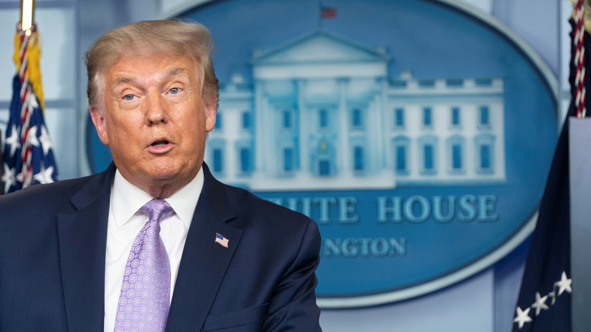 فيسبوك وتويتر يحذفان فيديو لترامب حول كورونا.. يتضمن "مزاعم كاذبة"