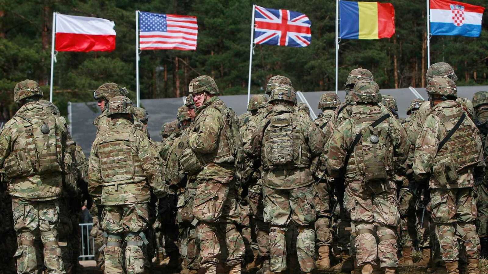 "الحلم" الروسي يتحقق.. ترامب يواجه اتهامات أوروبية بشق صف الناتو