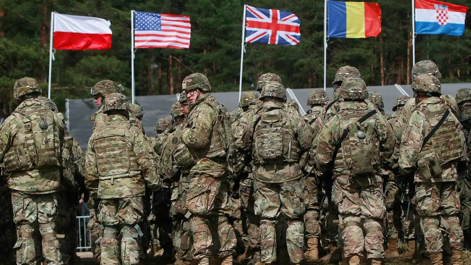 "الحلم" الروسي يتحقق.. ترامب يواجه اتهامات أوروبية بشق صف الناتو