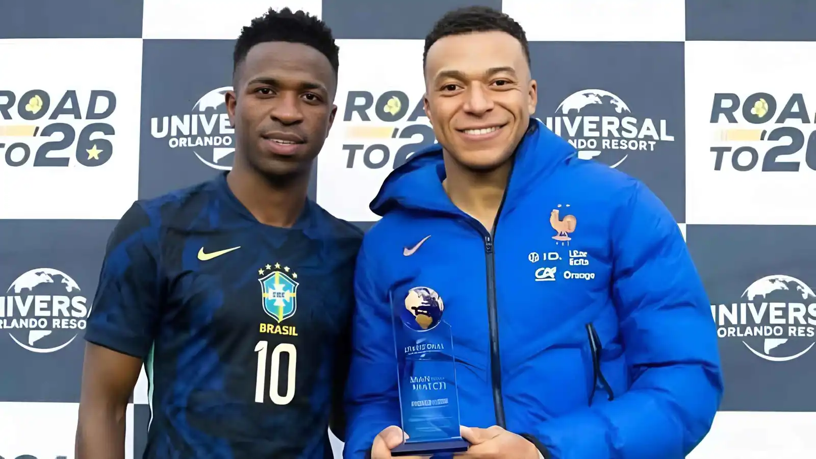 لقطة لافتة بين فينيسيوس ومبابي بعد فوز فرنسا على البرازيل (فيديو)