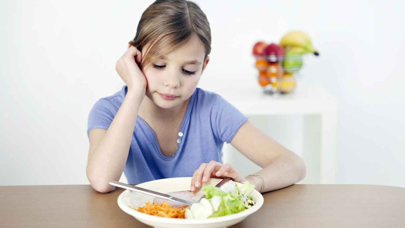 يعاني من اضطراب في الأكل.. تجنب هذا الخطأ لحماية طفلك