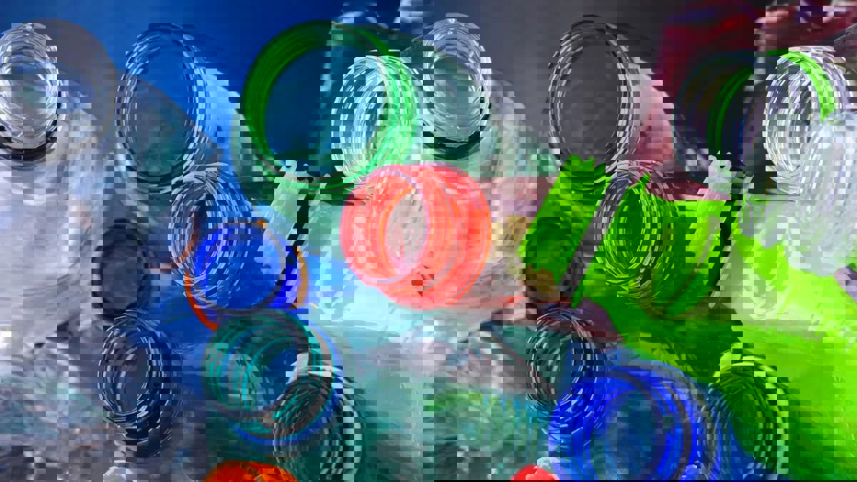 تقنية جديدة تحول النفايات البلاستيكية إلى وقود مستدام