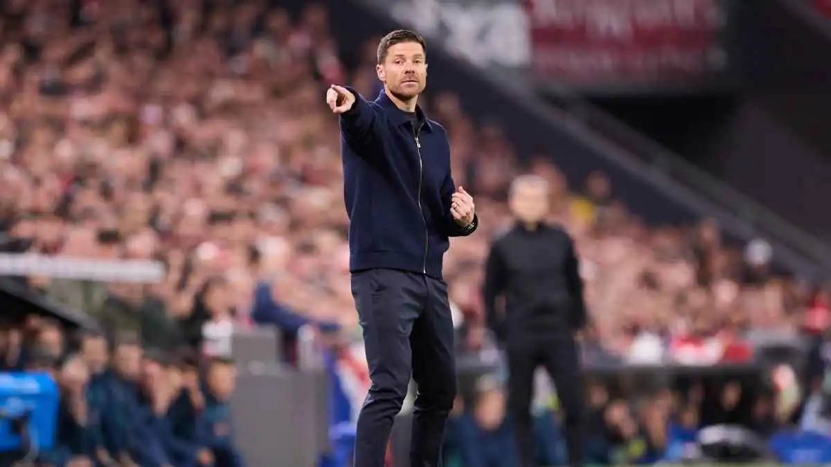 تمرد في غرفة الملابس.. "الشيرينغيتو" يفجر مفاجأة حول إقالة تشابي ألونسو