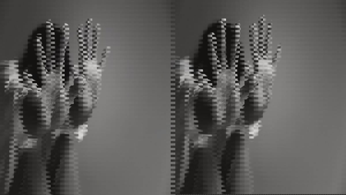 اعتداء على شاب من ذوي الهمم يشعل غضبًا عارمًا في مصر (فيديو)