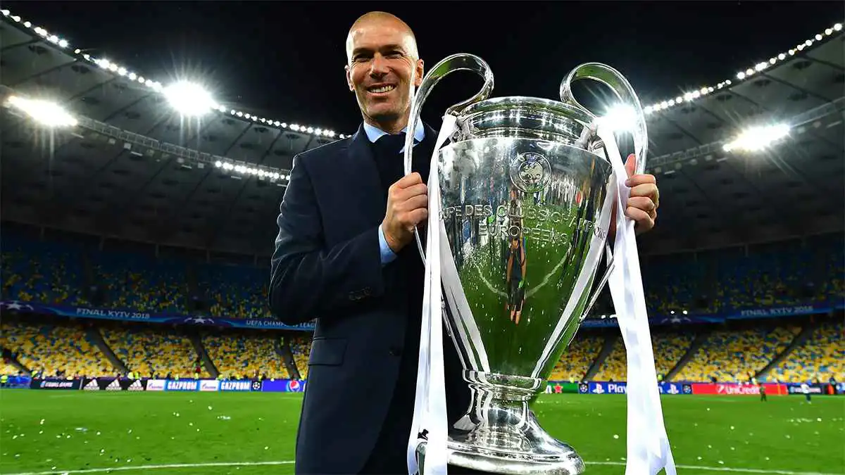 رد فعل مثير من زيدان بعد سؤاله عن تشابي ألونسو