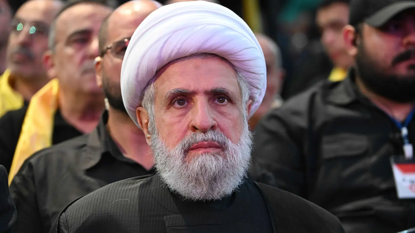 ما رسائل نعيم قاسم في كلمته "المتأخرة"؟