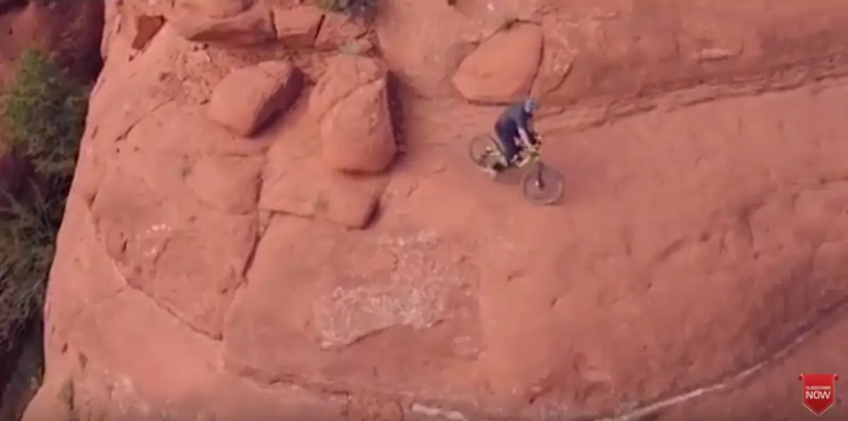 فيديو يحبس الأنفاس.. مغامرة قاتلة على ارتفاع 5000 قدم