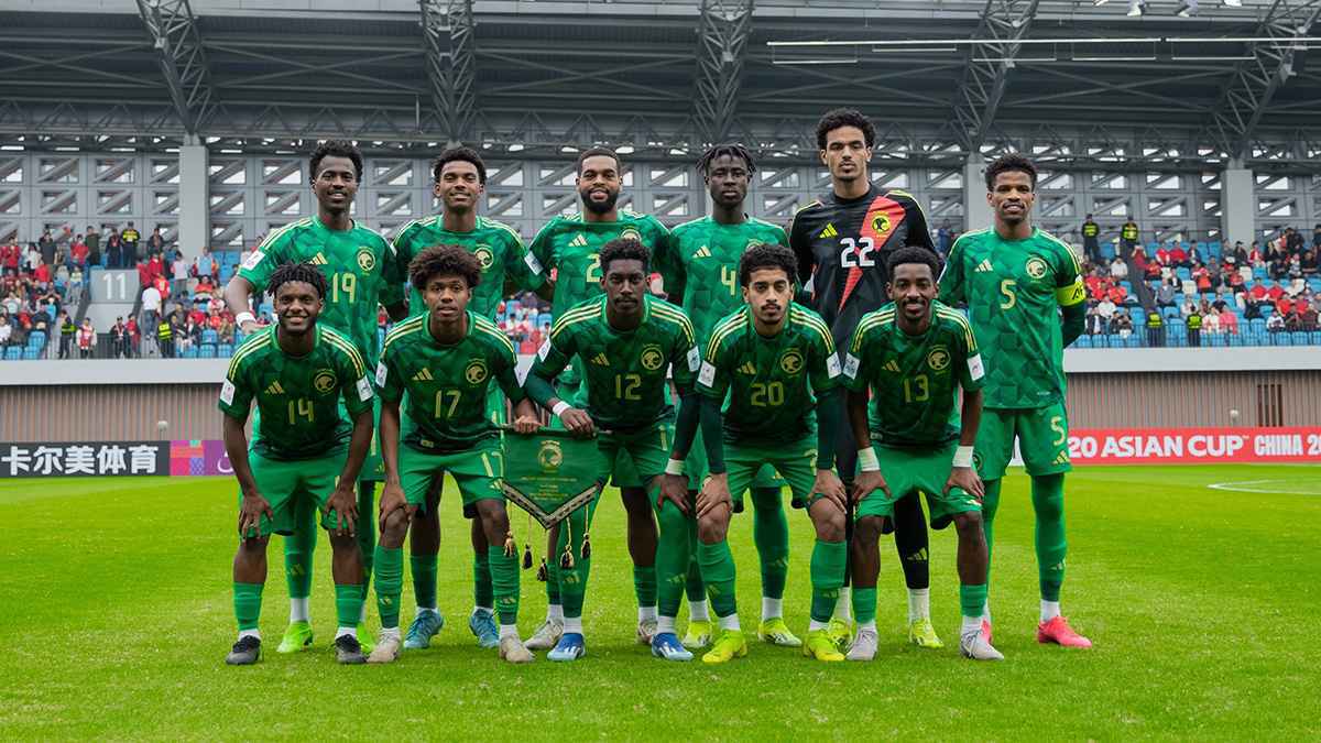 4 محترفين في قائمة المنتخب السعودي استعدادا للصين واليابان