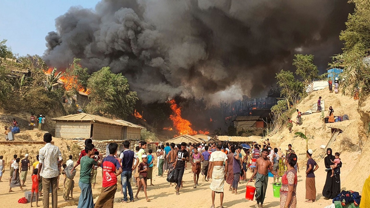 بنغلاديش.. حريق هائل يدمر آلاف المساكن في مخيمات اللاجئين الروهينغا