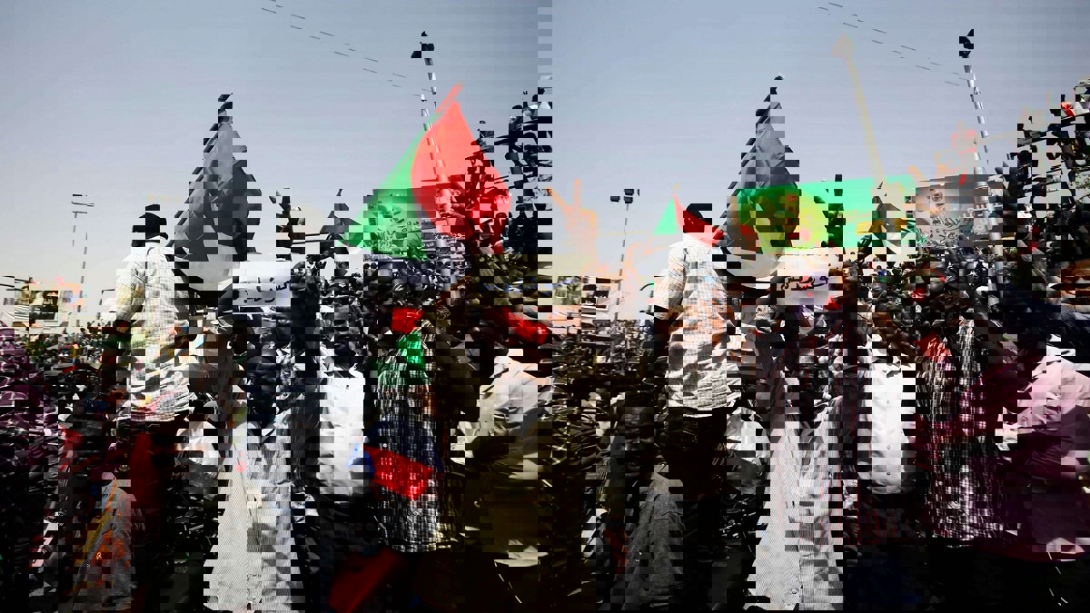السودانيون يحتفلون بقرار تفكيك نظام البشير ومصادرة أمواله‎