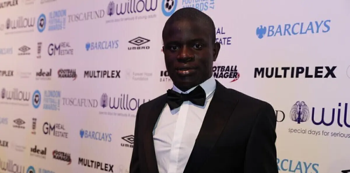 كانتي.. قاطع الكرات الذي حمل اللقب من ليستر إلى تشيلسي