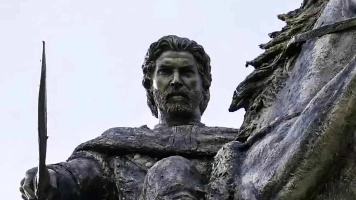 بعد جدل تنصيبه وإزالته باليوم نفسه.. هل تُعيد الجزائر تمثال "كسيلة"؟ (صور)