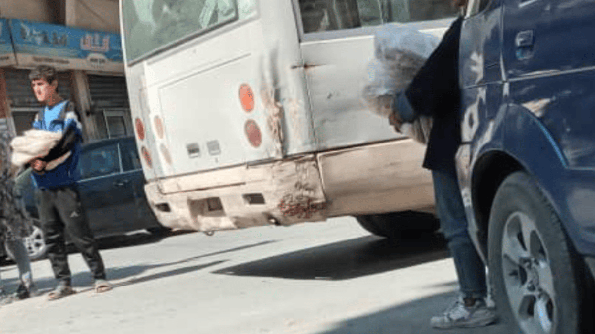 أطفال سوريا.. "رجال" يتنقلون بين الدراسة والعمل بأمل تغيير الواقع