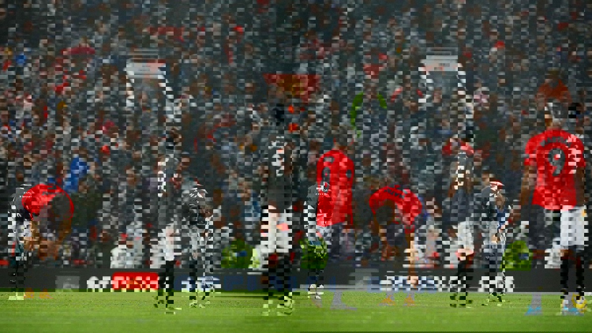 جماهير مانشستر يونايتد تطالب برحيل ملاك النادي والمدير التنفيذي