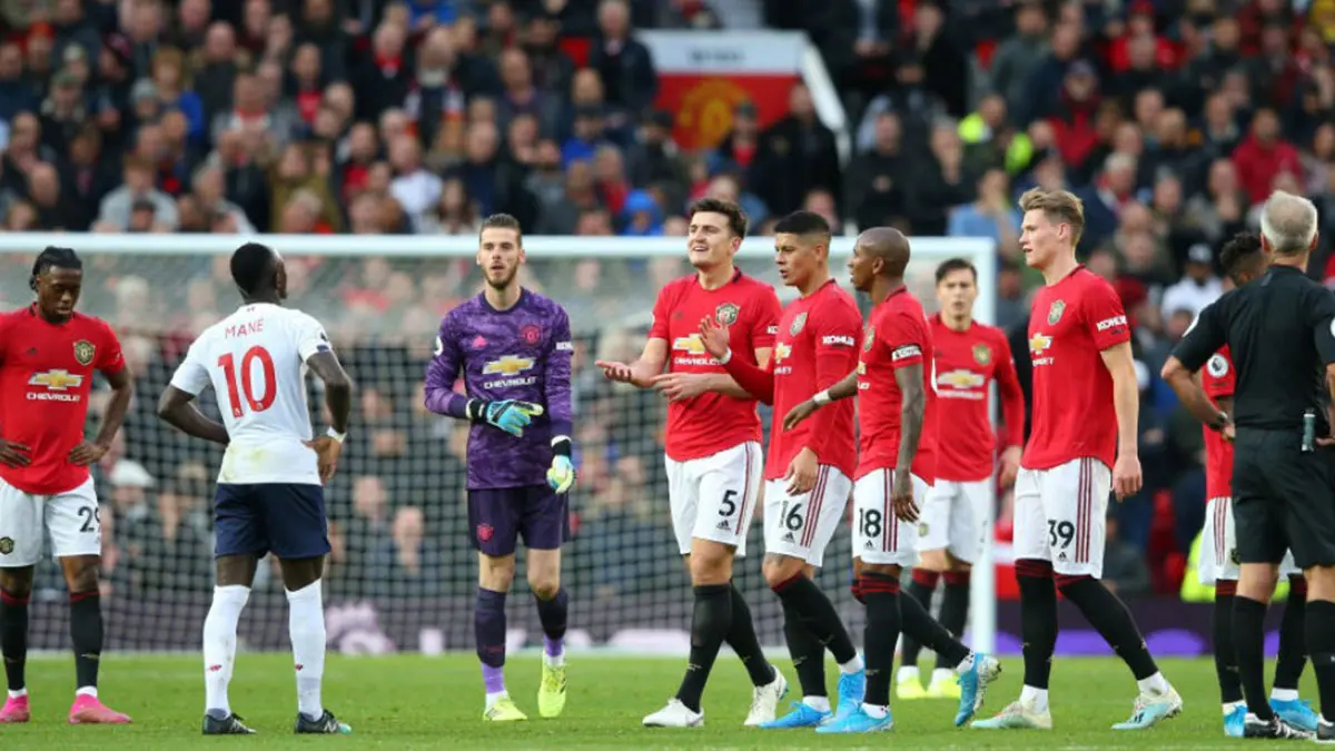 الموعد والقنوات الناقلة والتشكيلة المتوقعة.. كل ما تريد معرفته عن مباراة ليفربول ومانشستر يونايتد في الدوري الإنجليزي