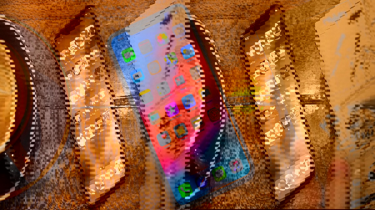 "أبل" الأمريكية تحجب التطبيقات الإيرانية وتسبب أزمة للبنوك