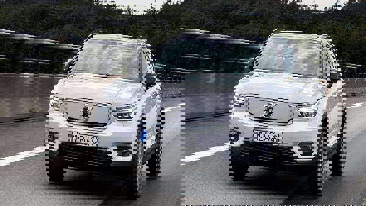 "فولفو" تكشف النقاب عن النموذج الأولي لسيارتها الكهربائية "Concept Recharge"