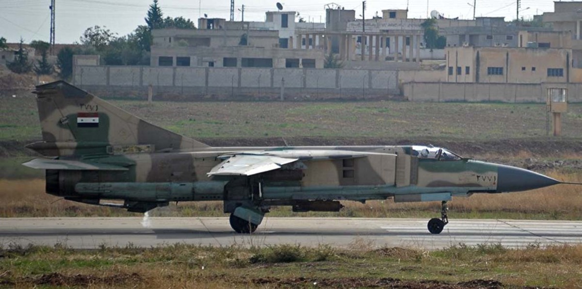 تقارير: تحطم طائرة حربية سورية في مطار "الناصرية" قرب دمشق