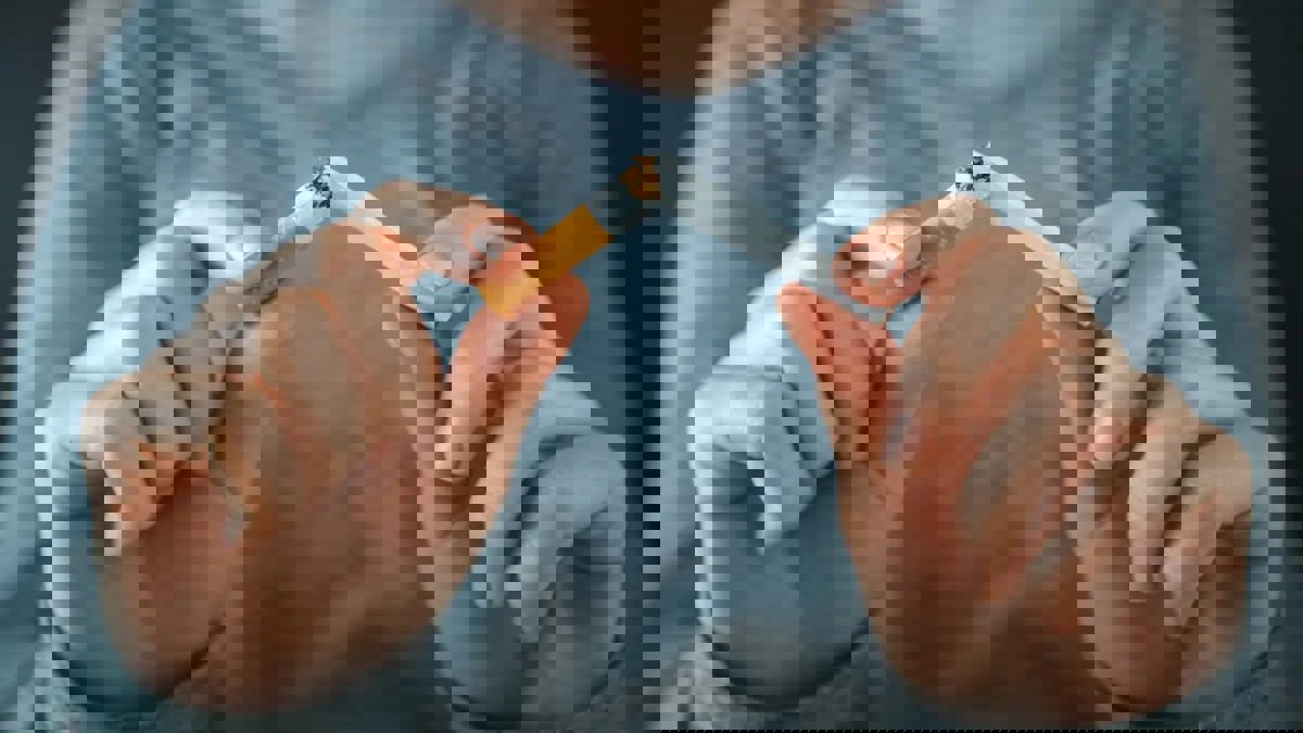 "سموك مون".. قلادة ذكية تساعد على الإقلاع عن التدخين