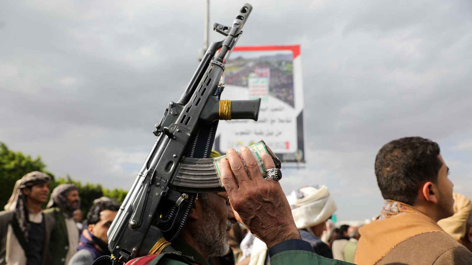 بتهمة التخابر .. اعتقال نائب رئيس مخابرات الحوثي