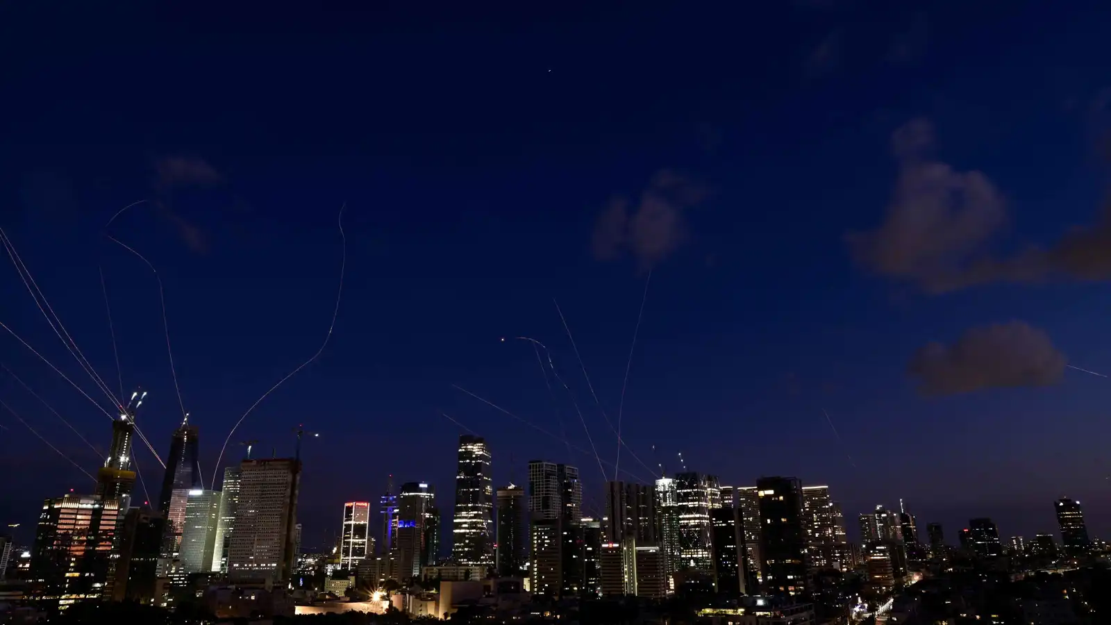 إصابة 89 إسرائيلياً جراء إطلاق صواريخ من إيران (صور)