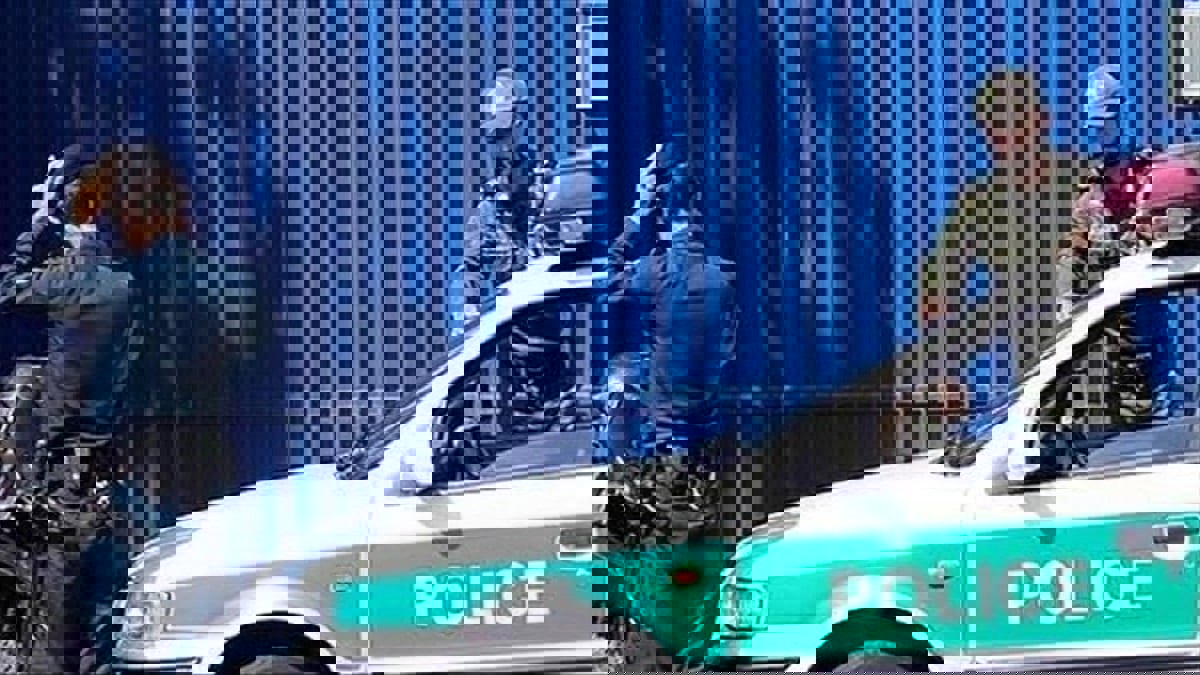 إيران.. حملة مداهمات لمنازل أتباع للطائفة البهائية