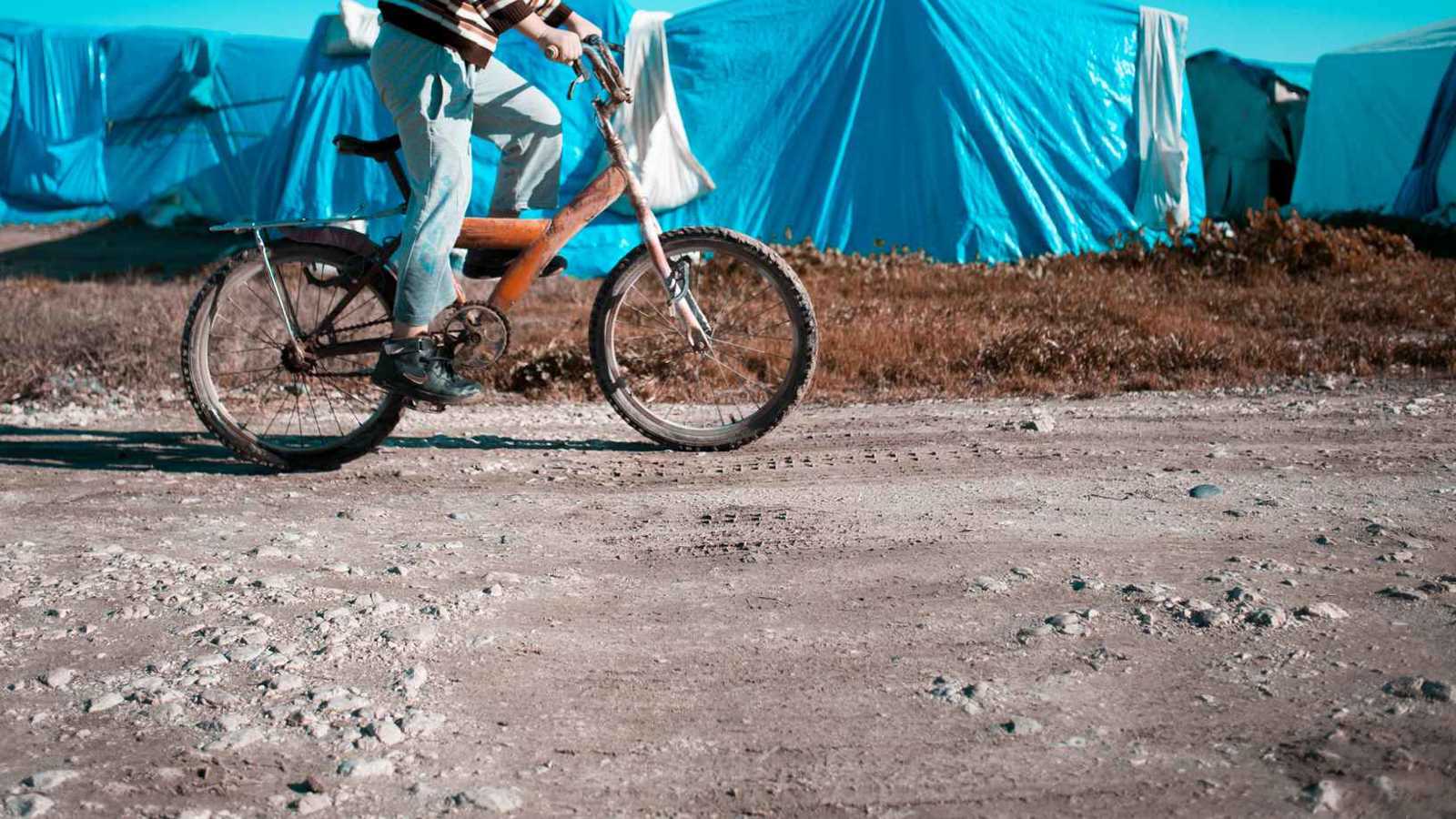 "صانع الأمل" يقدم 200 دراجة هوائية لطلبة مدرسة عراقية (فيديو)