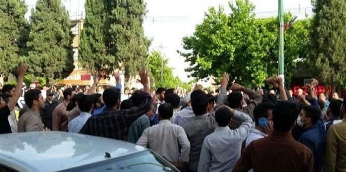 قوات الحرس الثوري الإيراني تشارك في قمع محتجين بمدينة مشهد