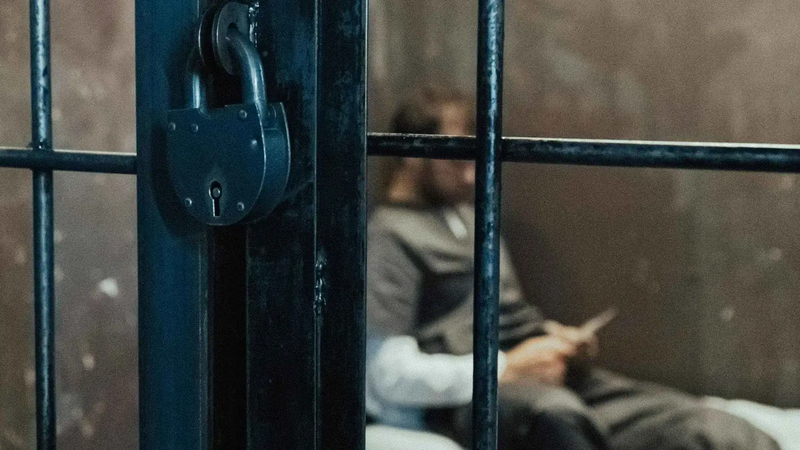 السجون الفرنسية بين العقاب والترفيه.. حكم جديد يغيّر القواعد