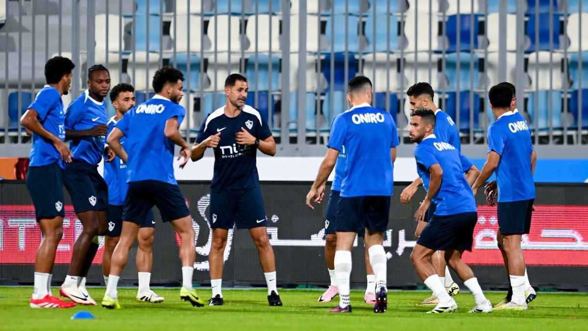 رسالة "واتس آب" تنهي أزمة نجم الزمالك الجديد