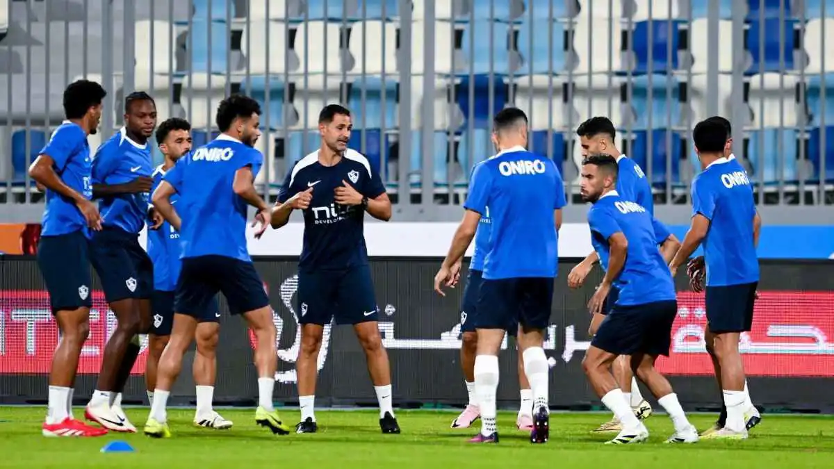 رسالة "واتس آب" تنهي أزمة نجم الزمالك الجديد