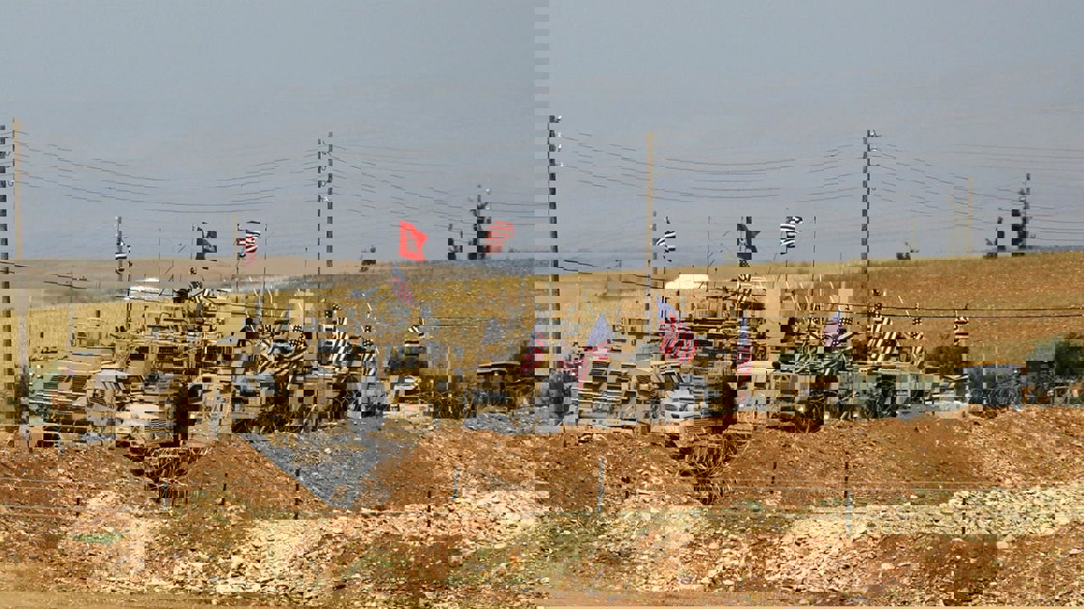 التحالف الدولي يقول إن قواته غادرت مدينتي الرقة والطبقة بشمال شرق سوريا‎