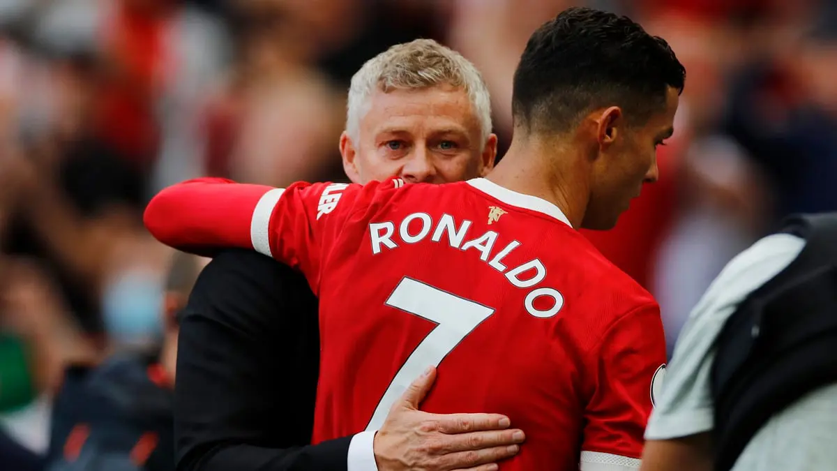 فيرغسون ينتقد إجلاس رونالدو بديلا خلال محادثة مع حبيب نورمحمدوف (فيديو)