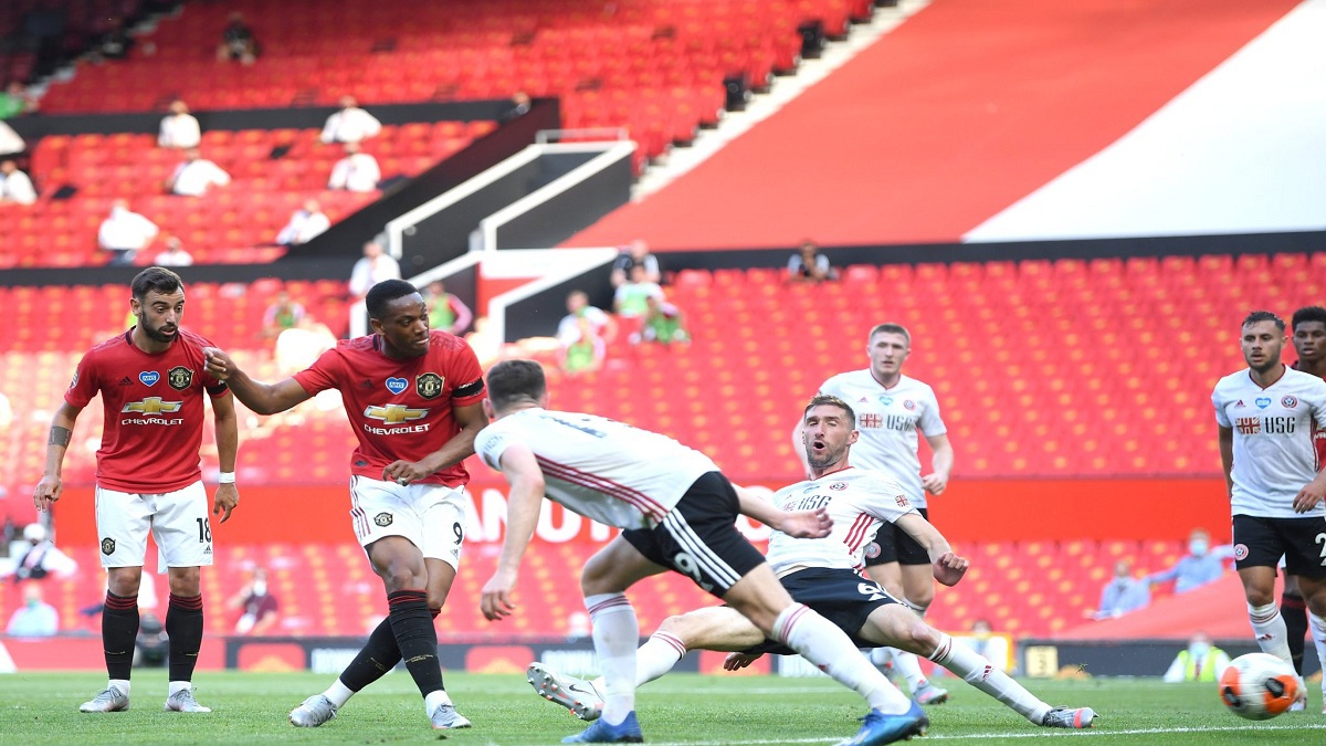 مانشستر يونايتد يصعق شيفلد ويحافظ على مركزه في ترتيب الدوري الإنجليزي