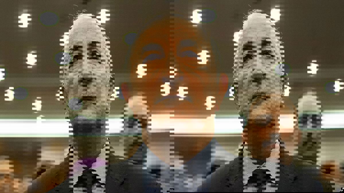 الرئيس الجزائري يوسع صلاحيات الأمين العام لوزارة الدفاع