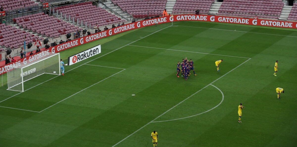 رئيس برشلونة يكشف سبب لعب مباراة لاس بالماس رغم أحداث العنف في كتالونيا