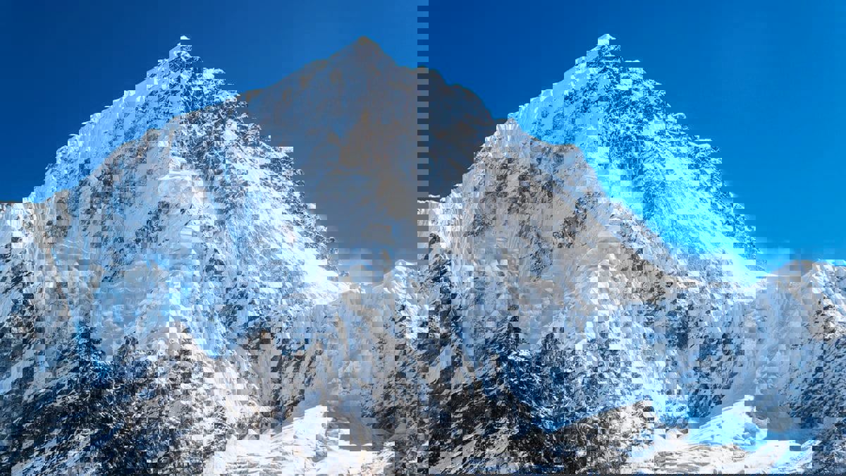 قمة إيفرست في خطر.. تحديات بسبب ذوبان الجليد