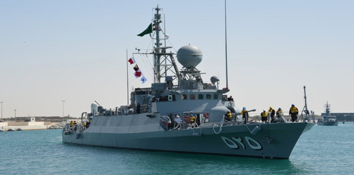 بالفيديو.. تورط عناصر إيرانيين باستهداف فرقاطة سعودية قبالة السواحل اليمينة  