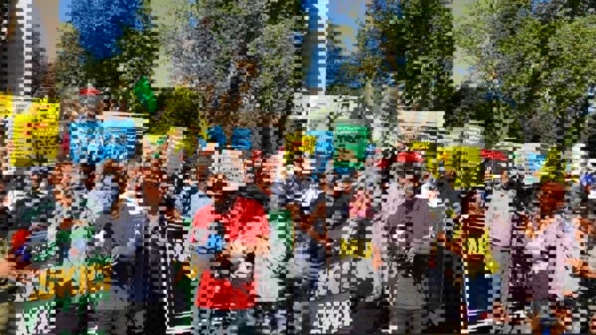 جمعيات تركية تحتج على نقل سوريين من اسطنبول لمدن أخرى