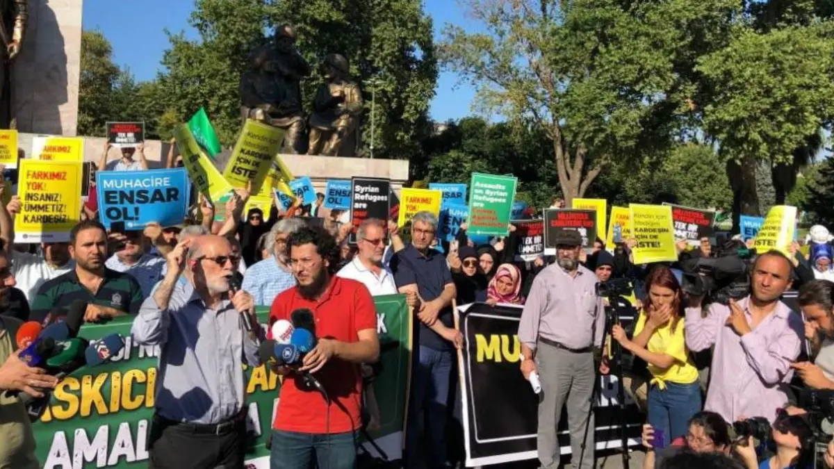 جمعيات تركية تحتج على نقل سوريين من اسطنبول لمدن أخرى