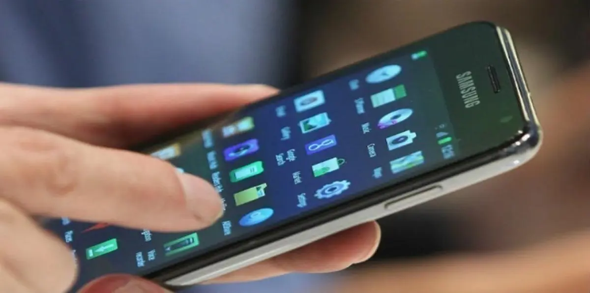 اكتشاف 3 ميكروبات تنمو على الهواتف الذكية فقط (فيديو)