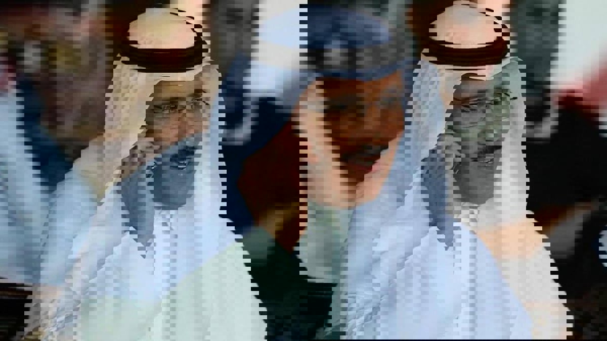 فهد المطوع رئيس الرائد يأمر مدرب الفريق بإجراء تبديلات خلال مباراة الشباب بالدوري السعودي (فيديو)