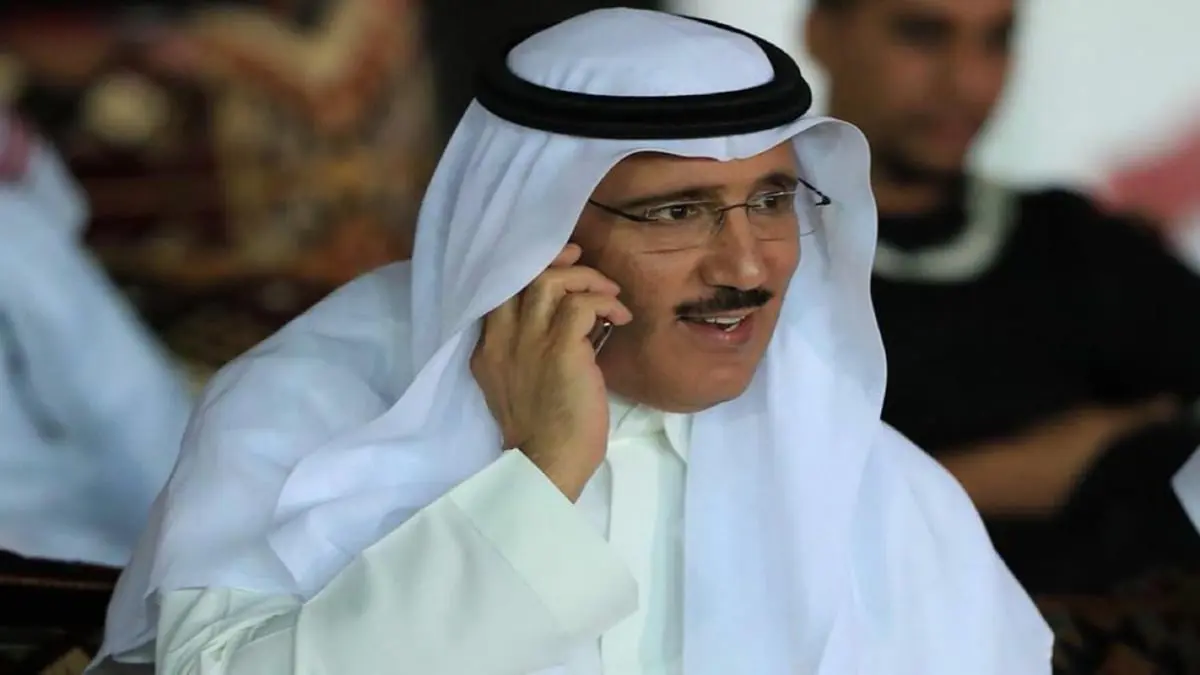 فهد المطوع رئيس الرائد يأمر مدرب الفريق بإجراء تبديلات خلال مباراة الشباب بالدوري السعودي (فيديو)