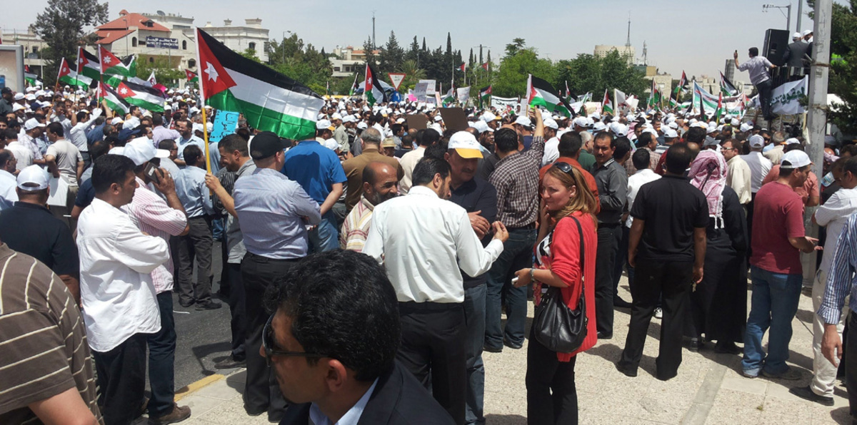 ارتفاع أسعار النفط والإنتاج الأمريكي القياسي يضغط عليها‎