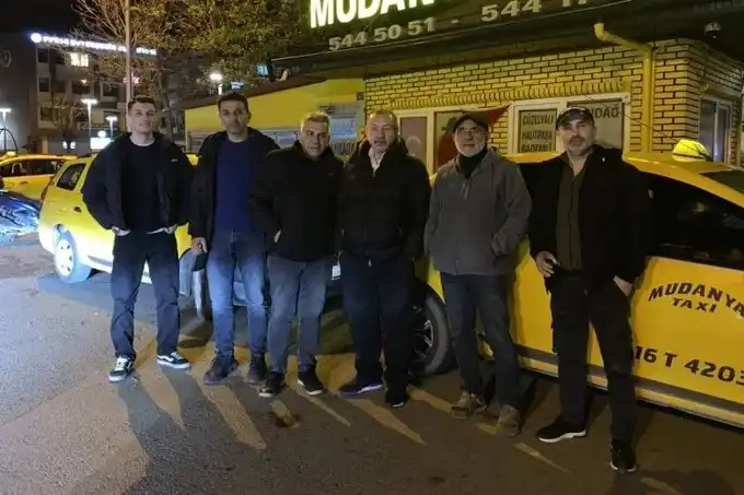 أصدقاء الببغاء