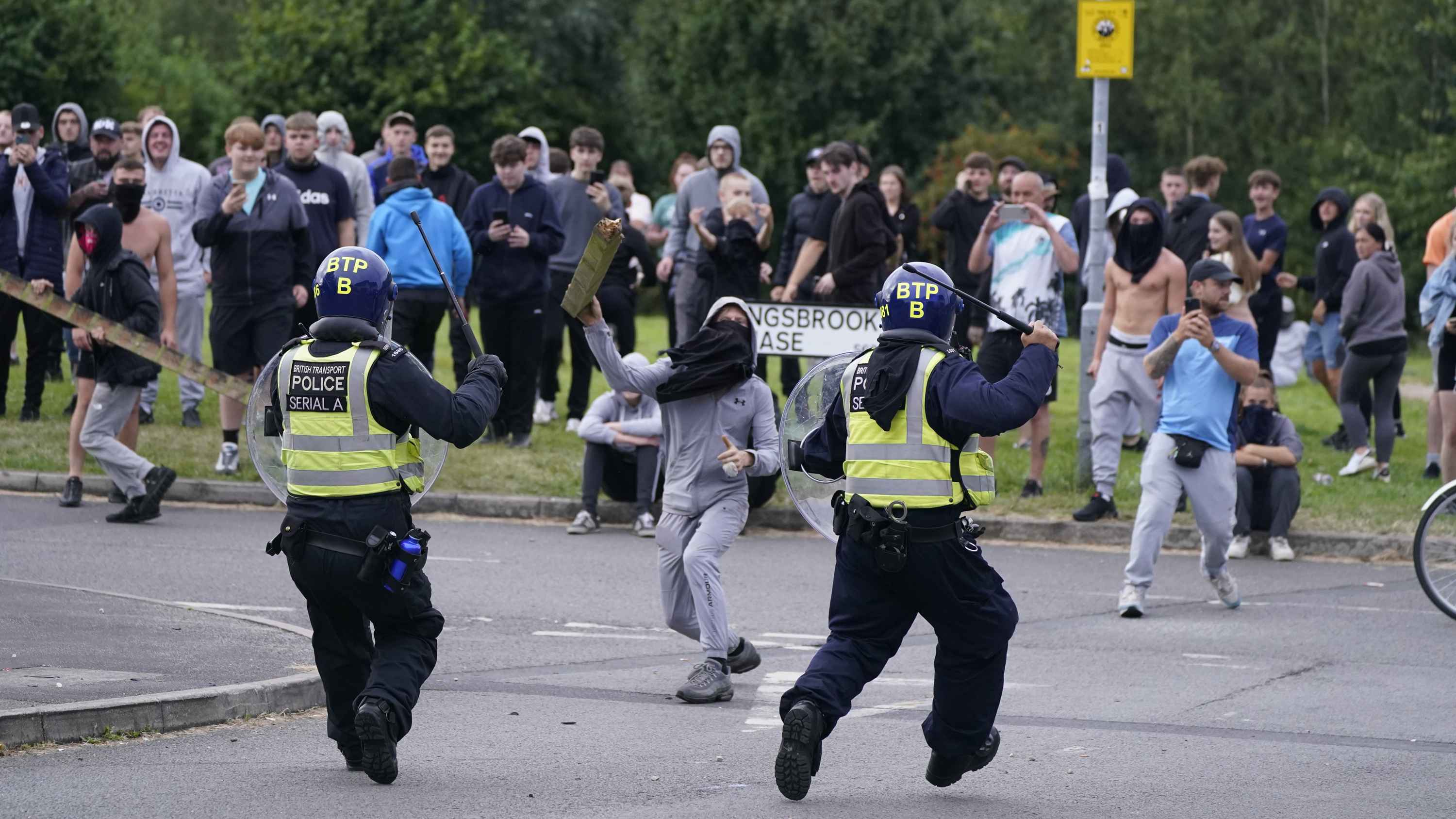بعد المسلمين.. عنف "اليمين المتطرف" يرعب اليهود في بريطانيا