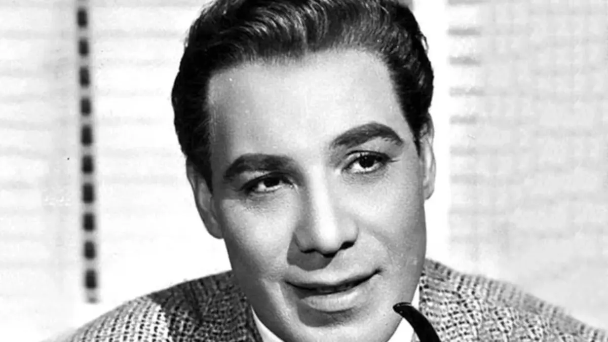 بعد رحيل آخر زوجاته.. أسرار الحب والزواج في حياة فريد شوقي 